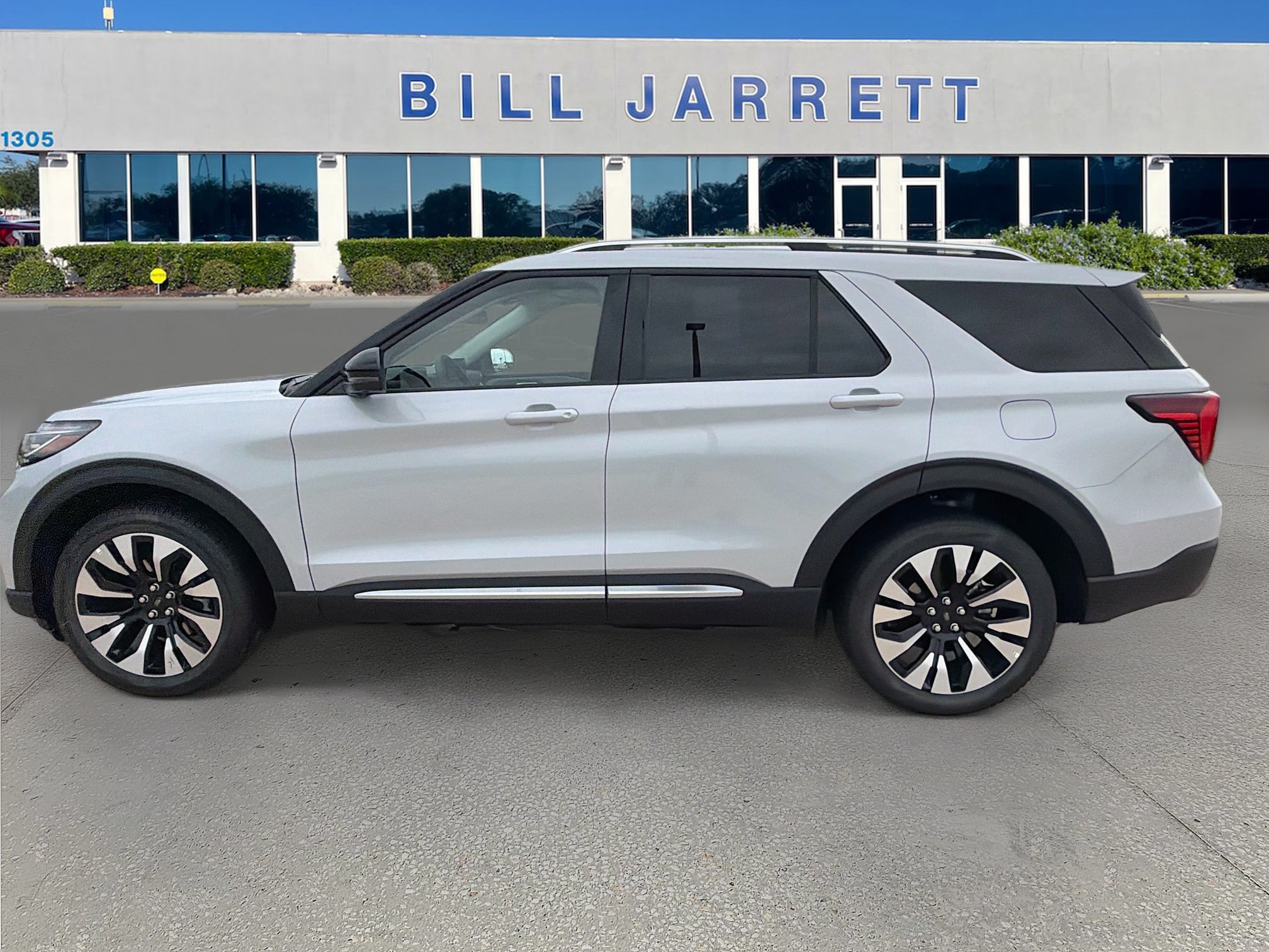 New 2026 Ford Explorer Platinum w/ LUX Leather Package AWD/4WD image 2