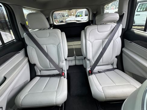 Used 2023 Jeep Grand Cherokee L Overland w/ Luxury Tech Group IV image 30