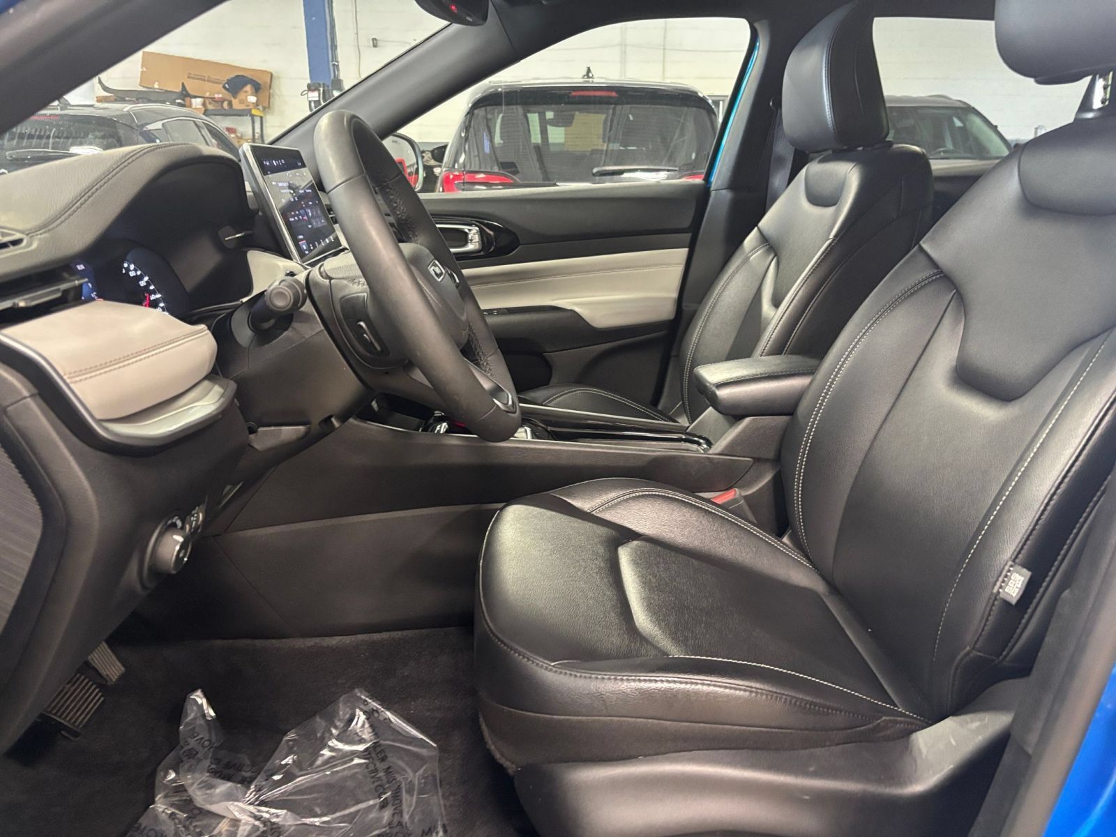 Used 2025 Jeep Compass Limited AWD/4WD image 34