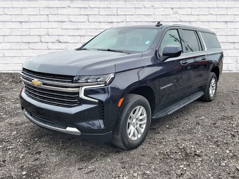Used 2023 Chevrolet Suburban LT image 4