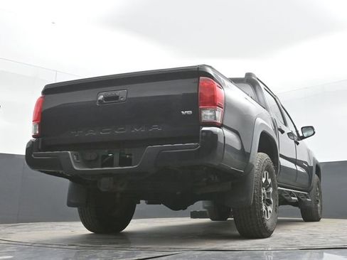 Used 2017 Toyota Tacoma TRD Off-Road w/ Premium & Technology Package image 33