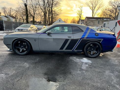 Used 2017 Dodge Challenger R/T w/ Quick Order Package 22P T/A image 4