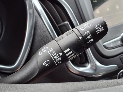 Used 2019 Chevrolet Equinox LT w/ Driver Convenience Package FWD image 20