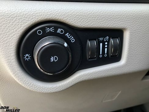 Certified 2022 Chrysler Pacifica Touring-L image 17