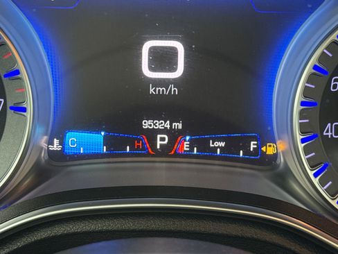 Used 2018 Chrysler 300 Limited w/ Safetytec Plus Group RWD image 23