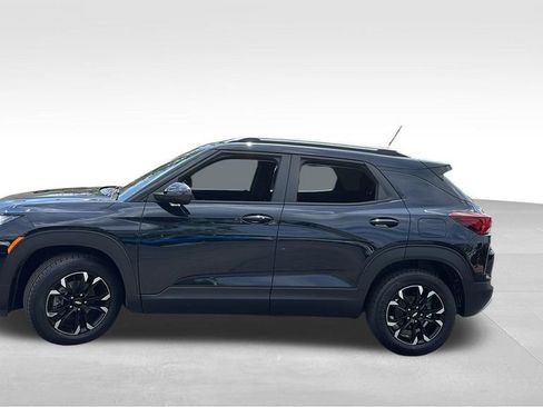 Used 2021 Chevrolet TrailBlazer LT w/ Convenience Package FWD image 4