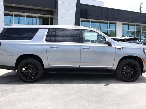 New 2026 GMC Yukon XL Elevation w/ Elevation Premium Package AWD/4WD image 11