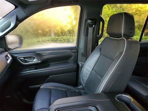 Used 2021 GMC Yukon SLT w/ SLT Premium Package image 32