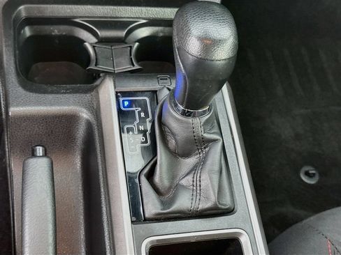 Used 2022 Toyota Tacoma SR5 w/ SR5 Appearance Package (SM) RWD image 21