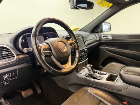 Used 2020 Jeep Grand Cherokee Altitude image 13