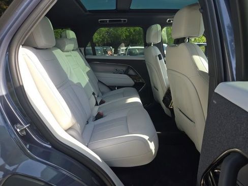 Used 2025 Land Rover Range Rover Sport image 9