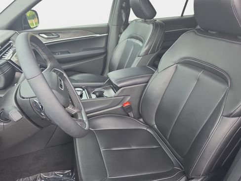 Used 2025 Jeep Grand Cherokee L Limited w/ Black Appearance Package AWD/4WD image 14