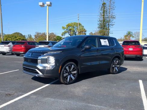 New 2026 Mitsubishi Outlander SE FWD image 2