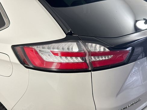 Used 2021 Ford Edge Titanium FWD image 36