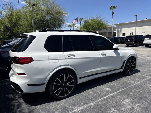 Used 2022 BMW X7 xDrive40i w/ M Sport Package image 3