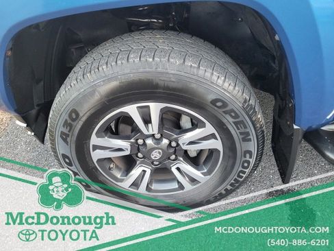 Used 2016 Toyota Tacoma TRD Sport image 28
