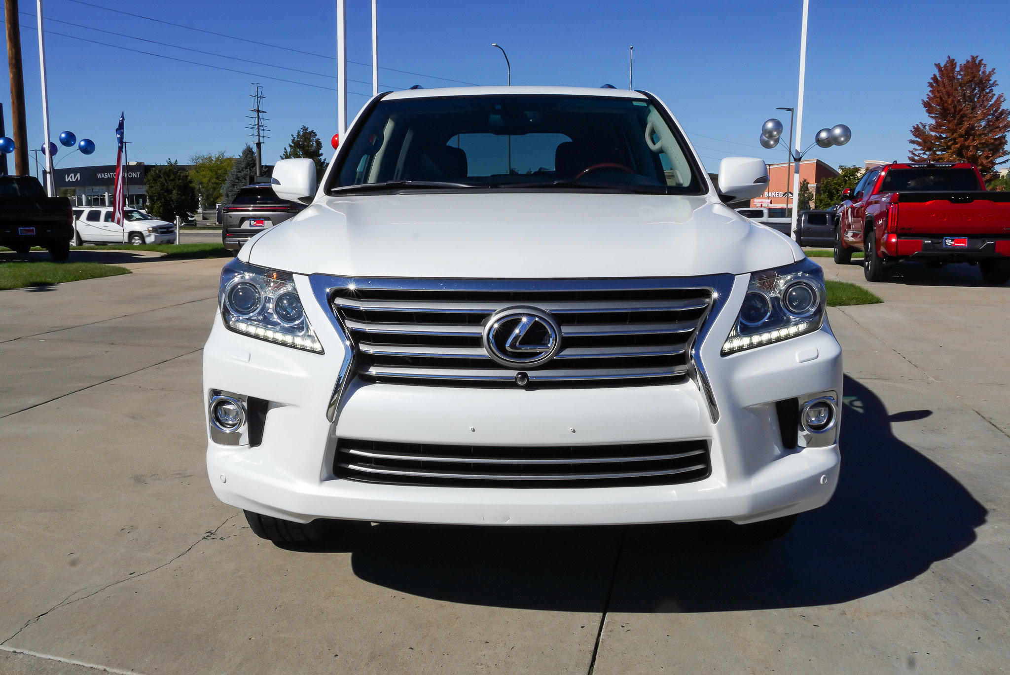 Used 2015 Lexus LX 570 4WD w/ Luxury Package image 8