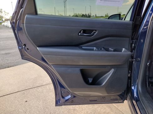 Used 2025 Nissan Pathfinder SV FWD image 21
