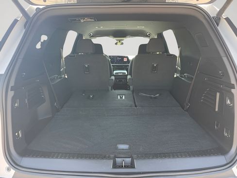 Used 2026 Chevrolet Traverse LT FWD image 8