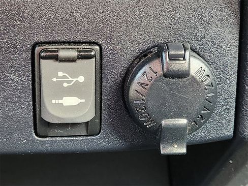 Used 2017 Toyota RAV4 LE image 20