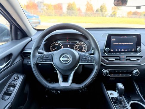 Used 2024 Nissan Altima 2.5 SV FWD image 24