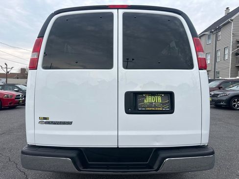Used 2017 Chevrolet Express 3500 LT w/ LT Preferred Equipment Group RWD image 6