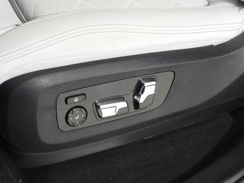 Used 2025 BMW X5 sDrive40i RWD image 23