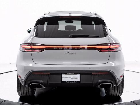 Certified 2025 Porsche Macan image 6