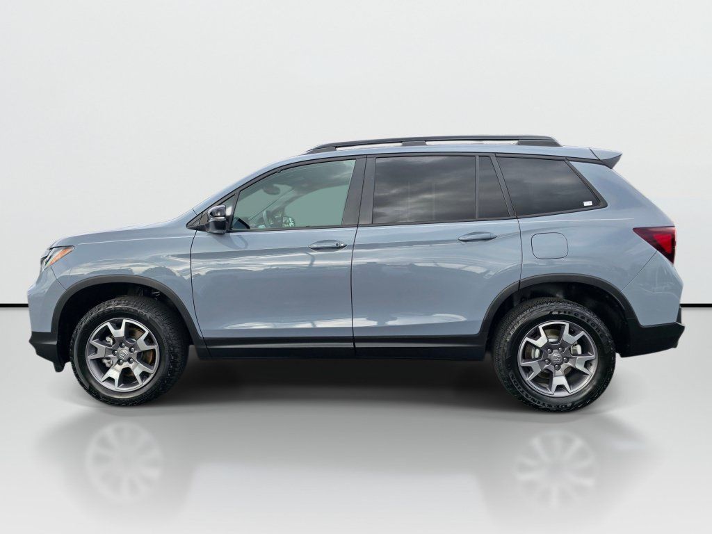 Used 2023 Honda Passport TrailSport image 2