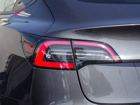 Used 2021 Tesla Model 3 Standard Range Plus RWD image 10