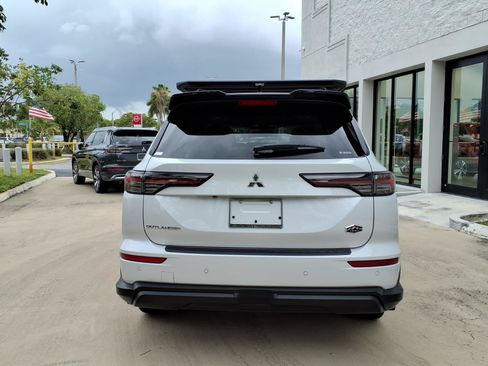 New 2026 Mitsubishi Outlander AWD image 9
