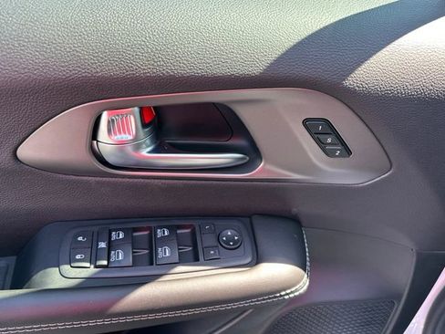 New 2027 Chrysler Pacifica Select AWD/4WD image 12