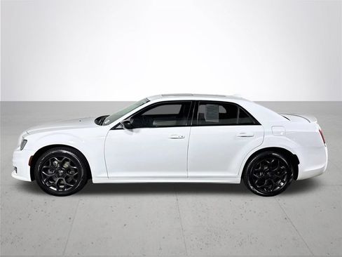 Used 2020 Chrysler 300 Touring L w/ Value Package AWD/4WD image 9