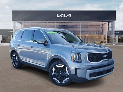 Certified 2023 Kia Telluride EX w/ EX Captain's Chair Package