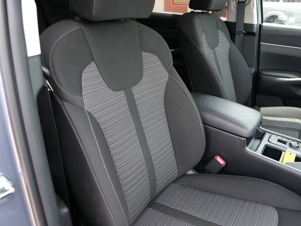Used 2025 Kia Sorento LX FWD image 30