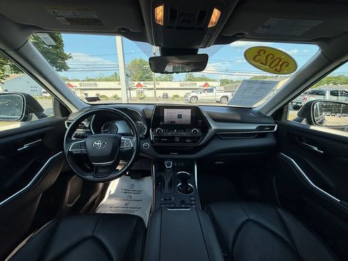 Used 2023 Toyota Highlander XLE AWD/4WD image 14