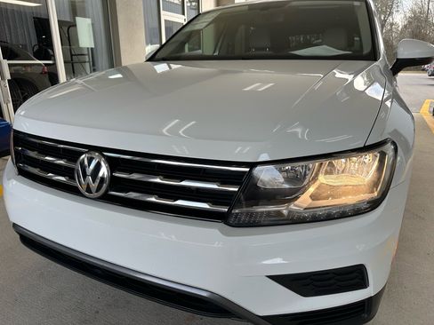 Used 2020 Volkswagen Tiguan SE image 2
