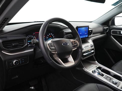 Used 2022 Ford Explorer XLT w/ Equipment Group 202A image 18