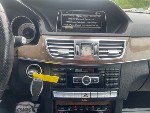 Used 2014 Mercedes-Benz E 550 4MATIC Sedan image 16