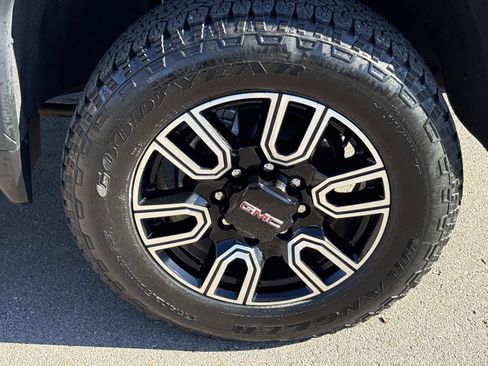 Certified 2021 GMC Sierra 2500 AT4 w/ AT4 Premium Plus Package image 10