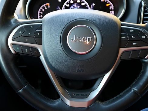 Used 2020 Jeep Grand Cherokee Altitude image 18