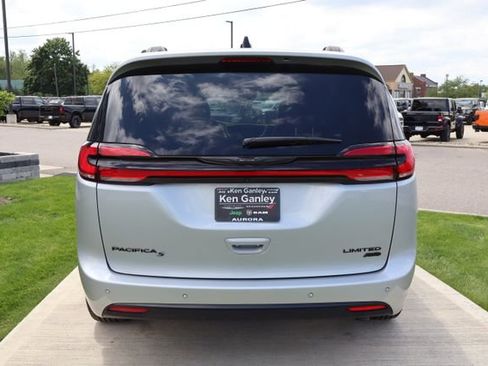 Used 2024 Chrysler Pacifica Limited w/ S Appearance Package AWD/4WD image 33