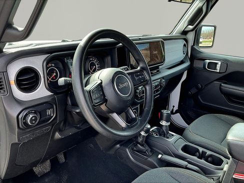 Used 2024 Jeep Gladiator Sport image 18