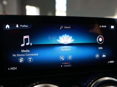 Used 2023 Mercedes-Benz GLB 250 4MATIC image 36