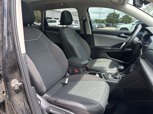 Used 2023 Volkswagen Taos SE w/ Panoramic Sunroof Package FWD image 22