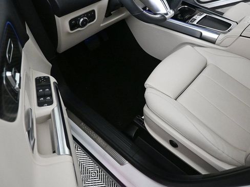 Certified 2025 Mercedes-Benz GLB 250 image 7