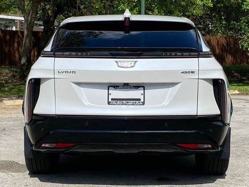 Used 2024 Cadillac Lyriq Sport image 6