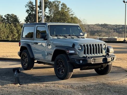 Used 2023 Jeep Wrangler Sport image 9
