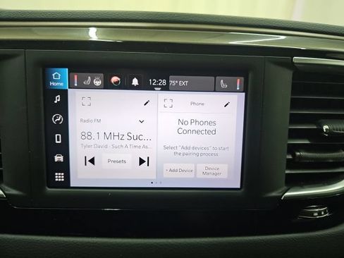 Used 2022 Chrysler Voyager LX FWD image 7