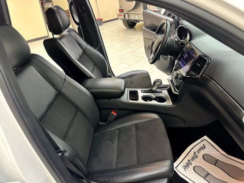 Used 2019 Jeep Grand Cherokee Altitude image 44